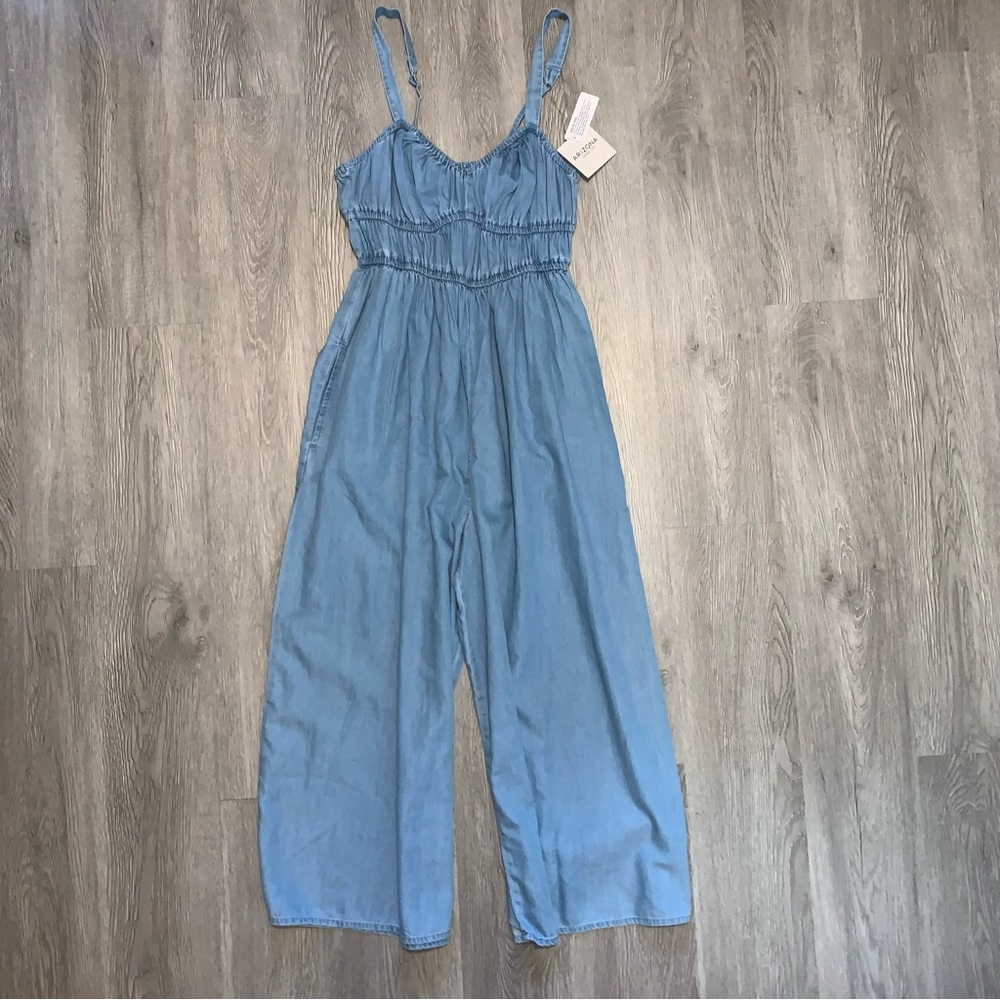 Arizona Jean Company Light Wash Wide Leg
Jumpsuit Small